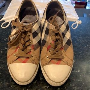 Pre-loved Burberry sneakers